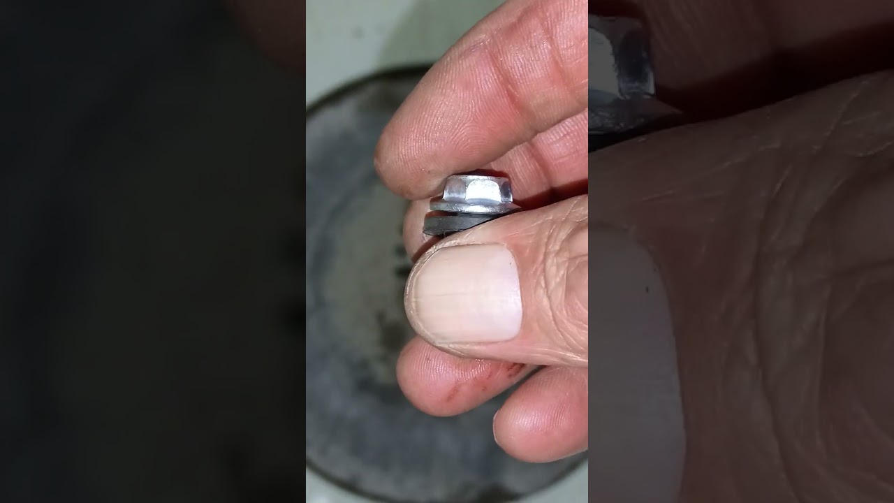 Cómo sacar parte del tornillo que quedó dentro de la flecha de transmisión en Easy Mabe Amazonas