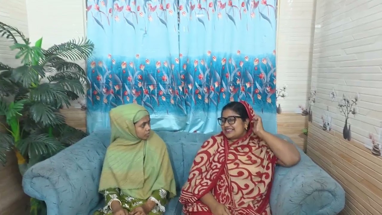 শাশুড়িকে ধাক্কা মেরে ফেলে দিল আজকালকার যুগে শশুর শাশুড়িকে চোখে দেখতে পারেনা ছেলের বউয়েরা