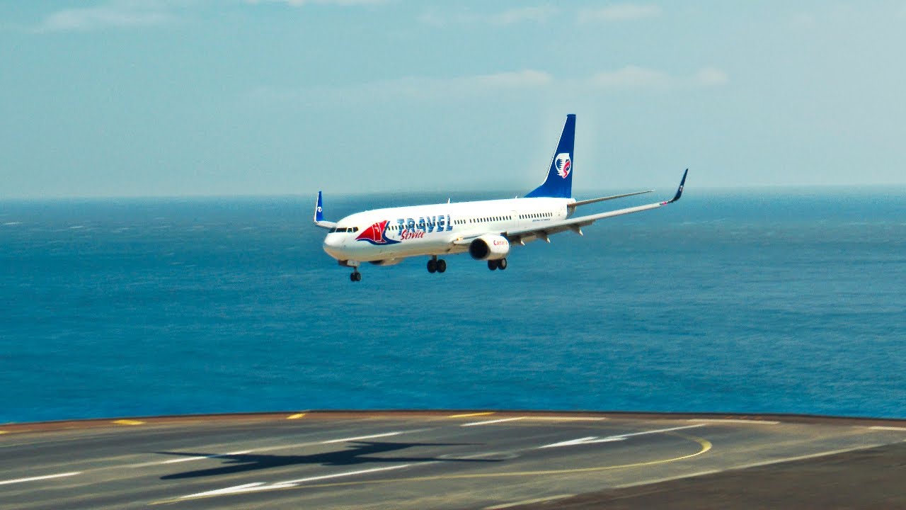 8 GUSTY WIND LANDINGS Skilled Pilots At Madeira Airport