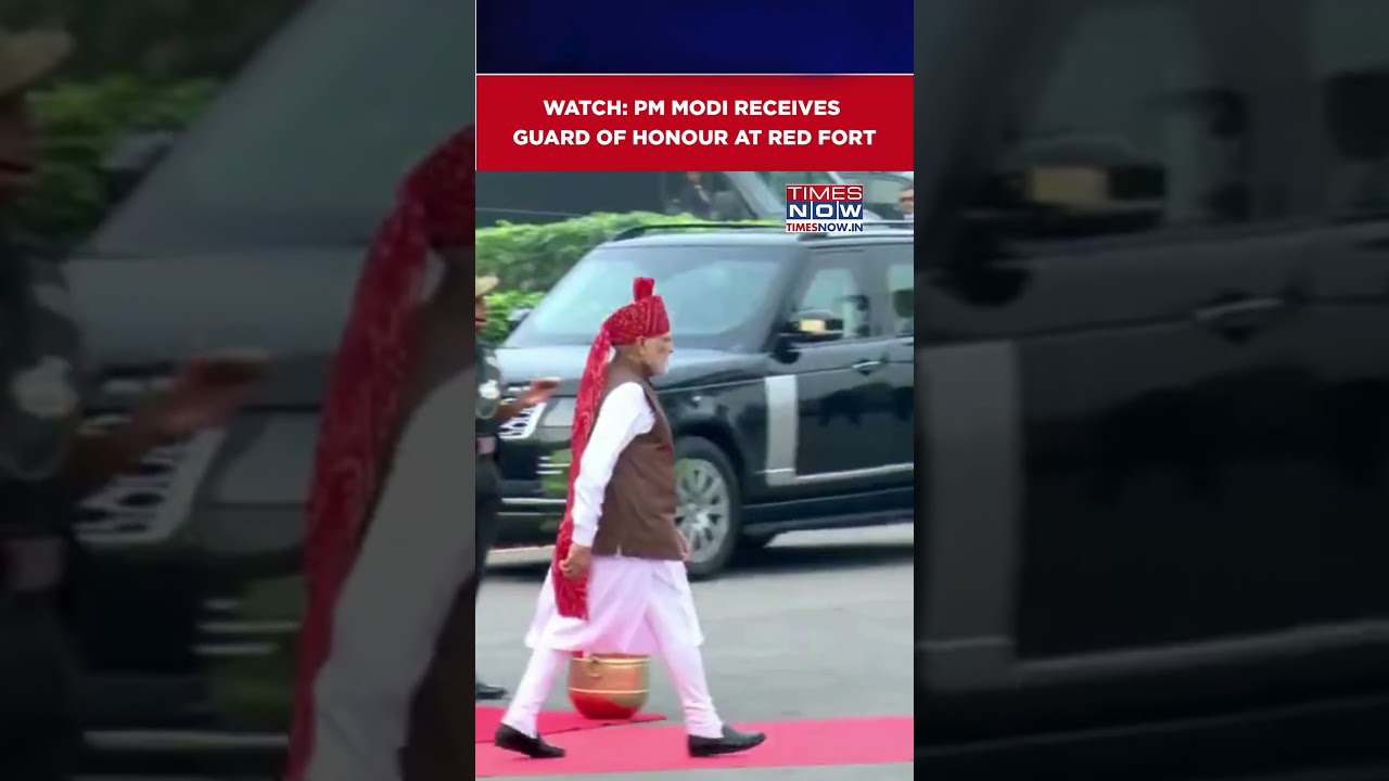 PM Narendra Modi Receives Guard Of Honour At Red Fort On 80th Independence Day #shorts