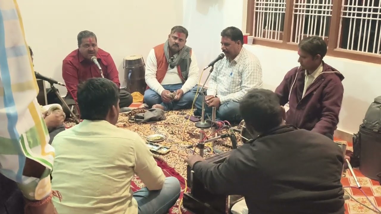 आय गइल फाल्गुन महीनवा 