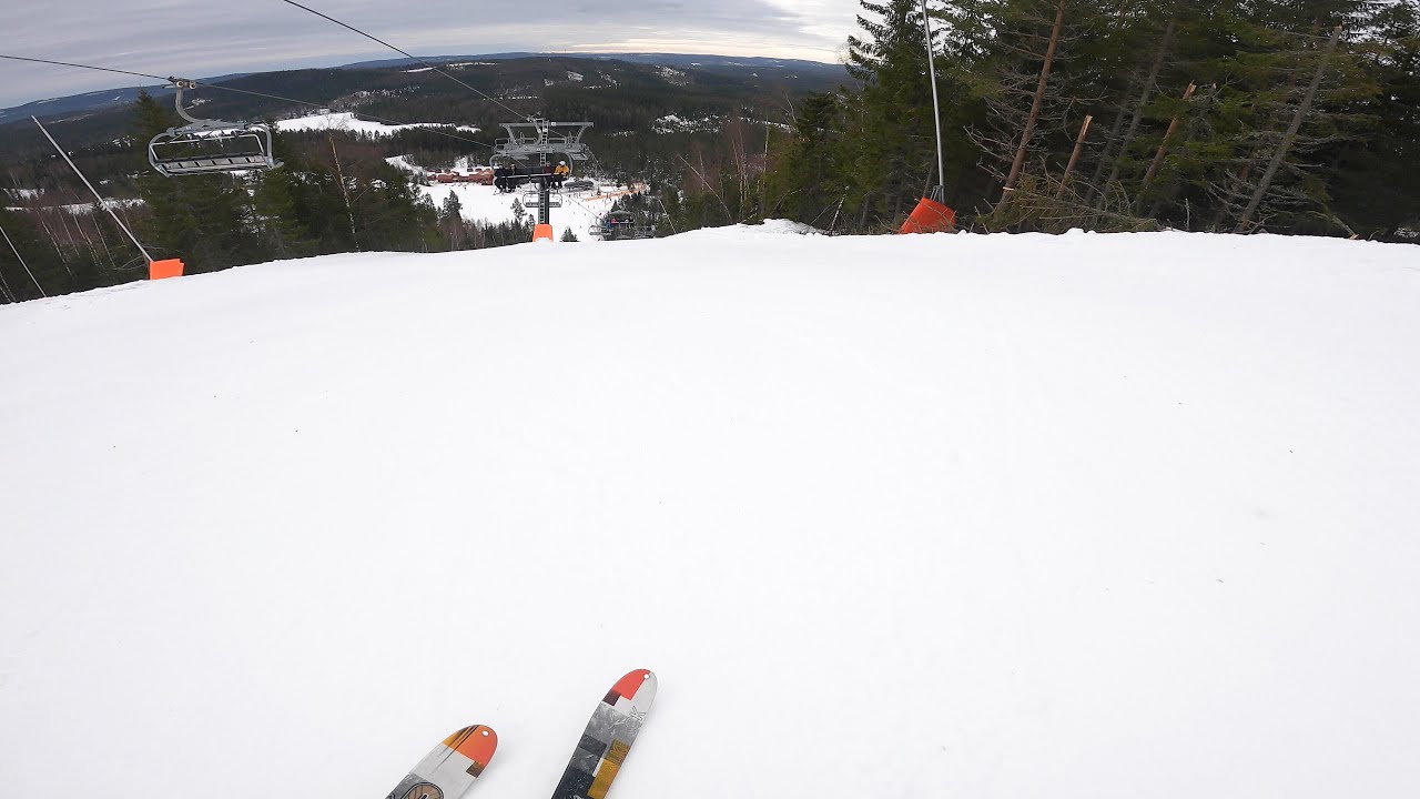 Skiing in Romme Alpin: Hällas Hang (black slope)