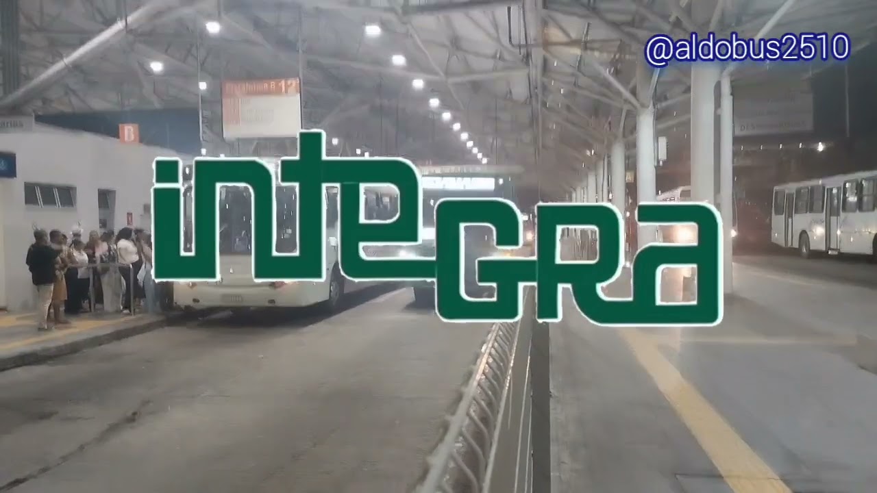 Ônibus Brasil: Movimentação de ônibus no Ter. Aeroporto em Lauro de Freitas/BA a noite