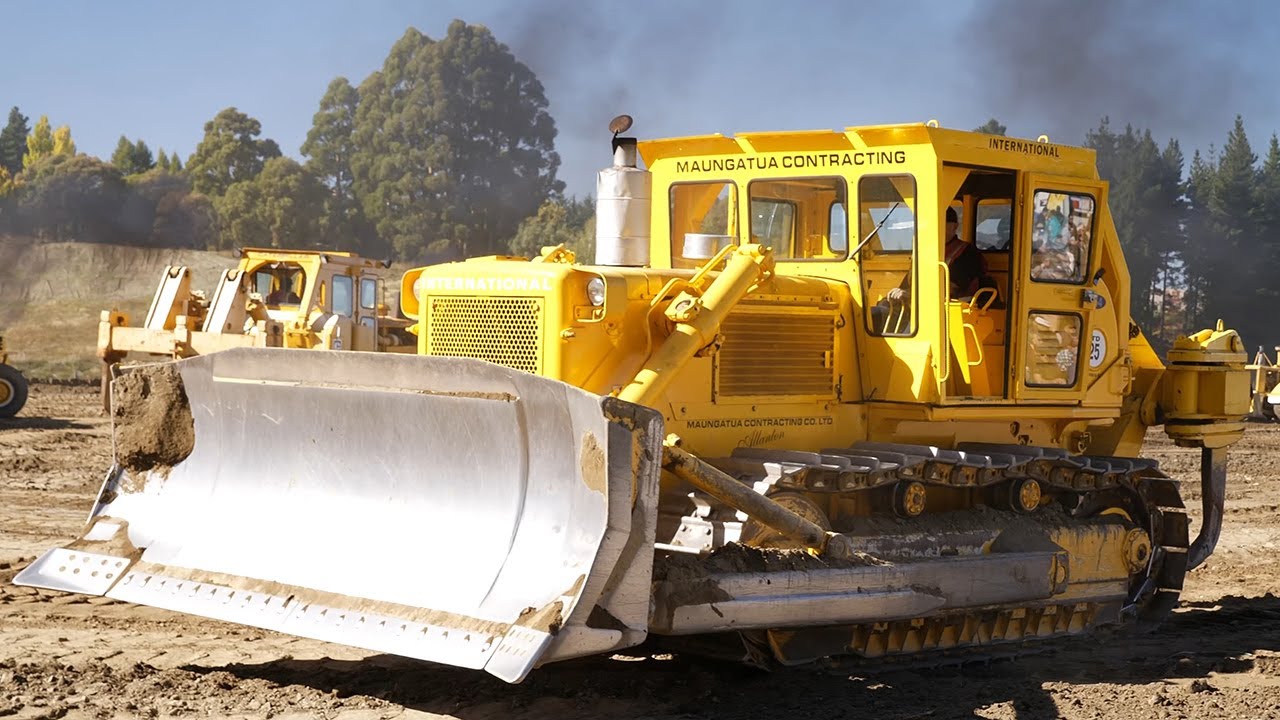 International Harvester TD25 Series C Bulldozer Working at Wheels at Wanaka 2023