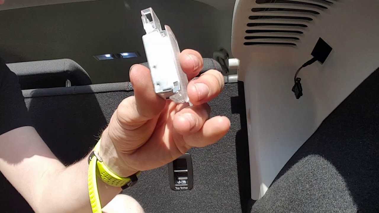 Boot light bulb change on mk3 Seat Leon 2014