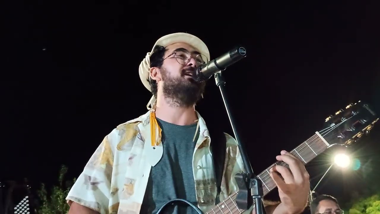 Mateus Zingue se apresenta na Feira Agroecológica de Capim Grosso