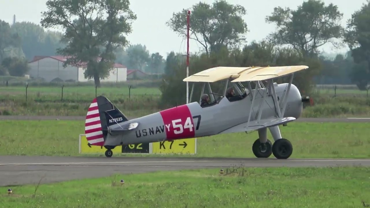 BOEING STEARMAN KAYDET  arrival at Ostend Airport : N79535