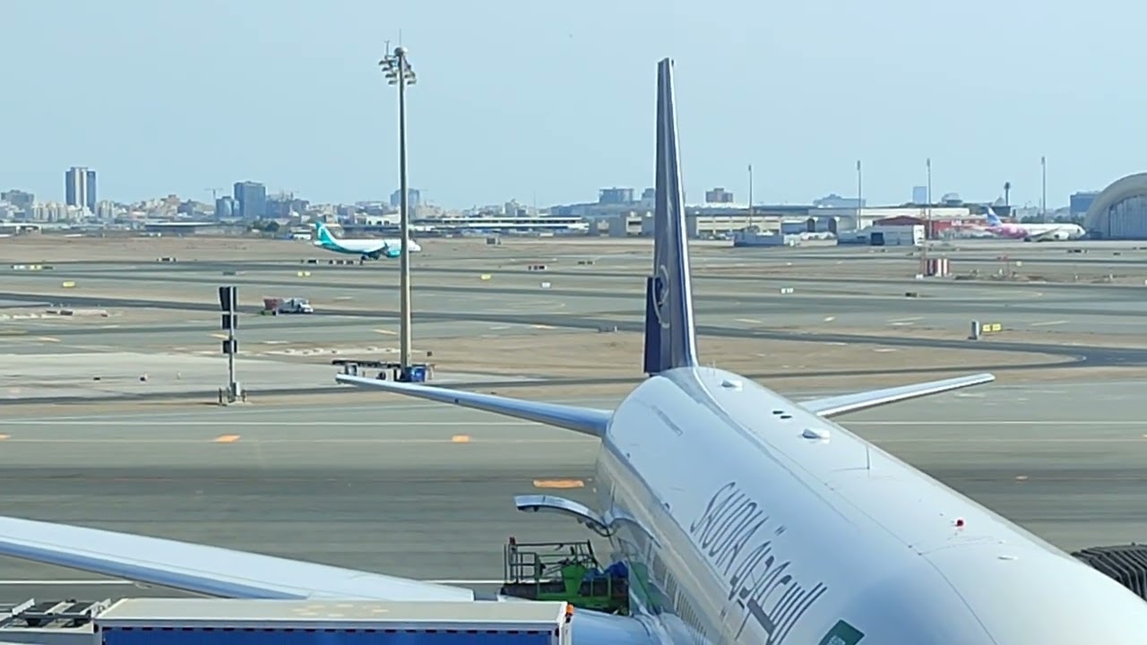 Plane taking Off on Runway | Saudi Arabia | King Abdul Aziz International Airport | Variety Vision