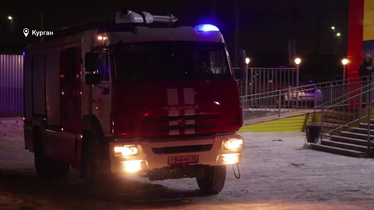 В Кургане пожарно-спасательные подразделения ликвидировали крупный пожар (2020-12-22)