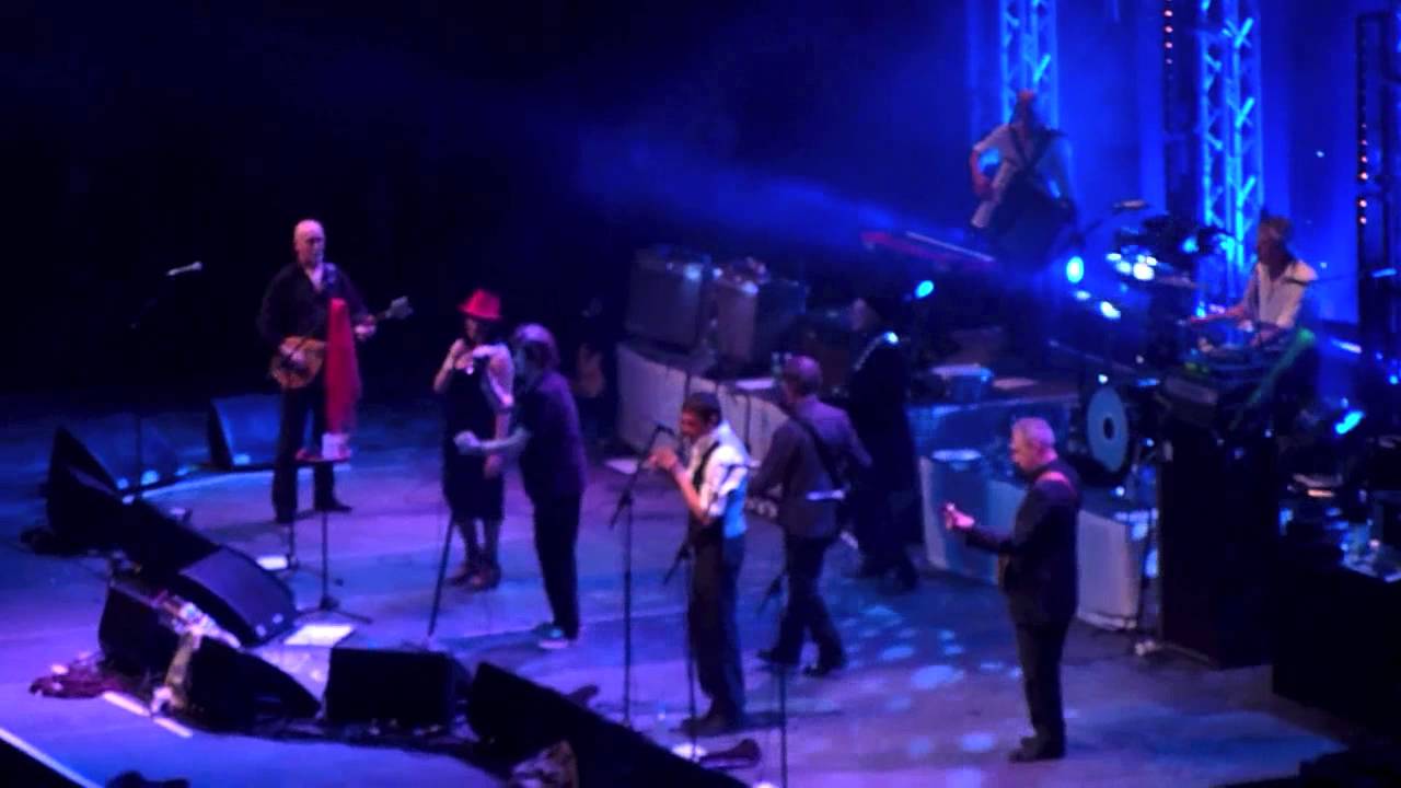 THE POGUES, FAIRYTALE OF NEW YORK @ O2 LONDON 20 DECEMBER 2012 HD.