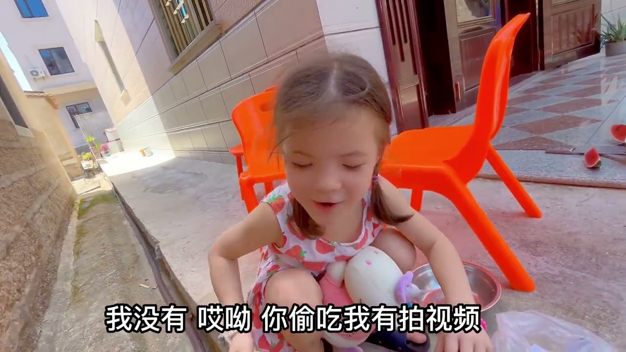 乌克兰媳妇体验福建莆田民间传统文化，说中国婆婆是她的老师。