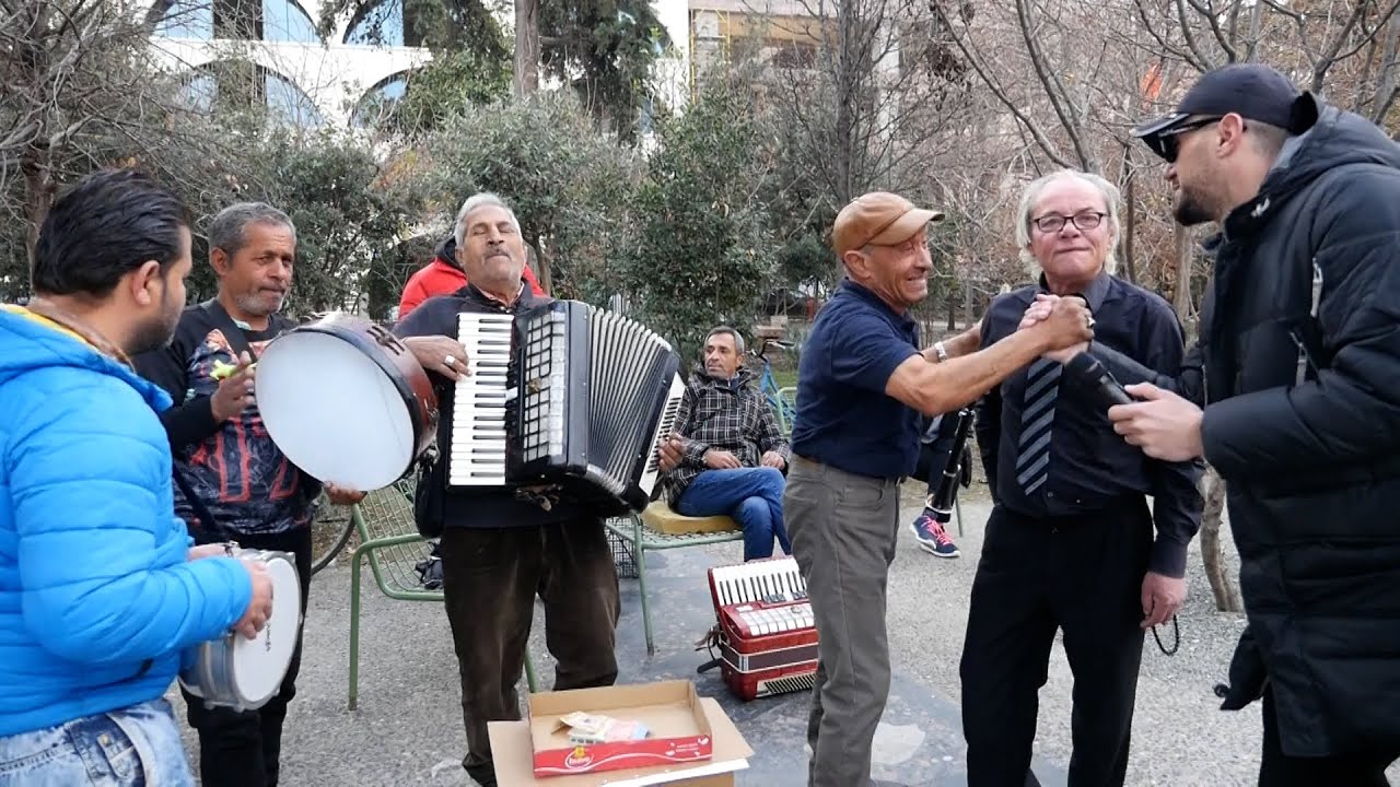 1 lugë gjizë me 2 speca u mblidhnim 20 çuna dhe s'na dilnin 10 kile raki / Gonin Ijes Aheng Tirone