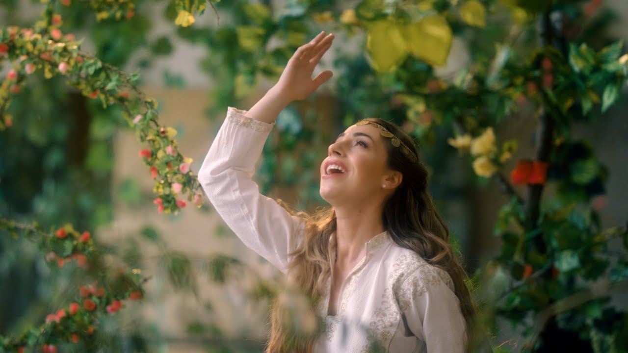 Poli Hubavenska feat. Theodosii Spassov - Maichinko / Майчинко [Official Video]