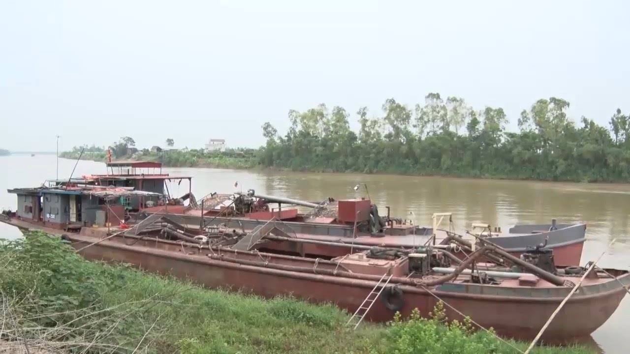 C&ocirc;ng an tỉnh Hưng Y&ecirc;n ph&aacute;t hiện, tạm giữ hai phương tiện khai th&aacute;c c&aacute;t tr&aacute;i ph&eacute;p
