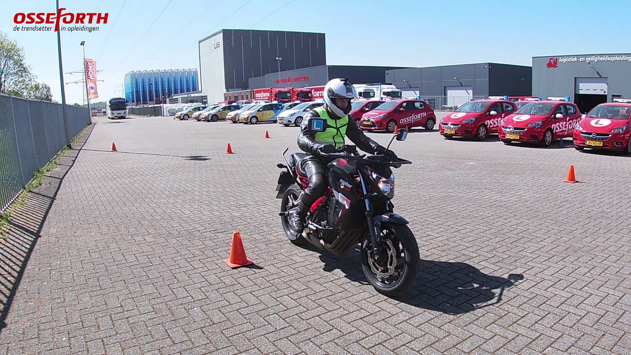 Denkbeeldige acht motor - AVB motor rijles Limburg