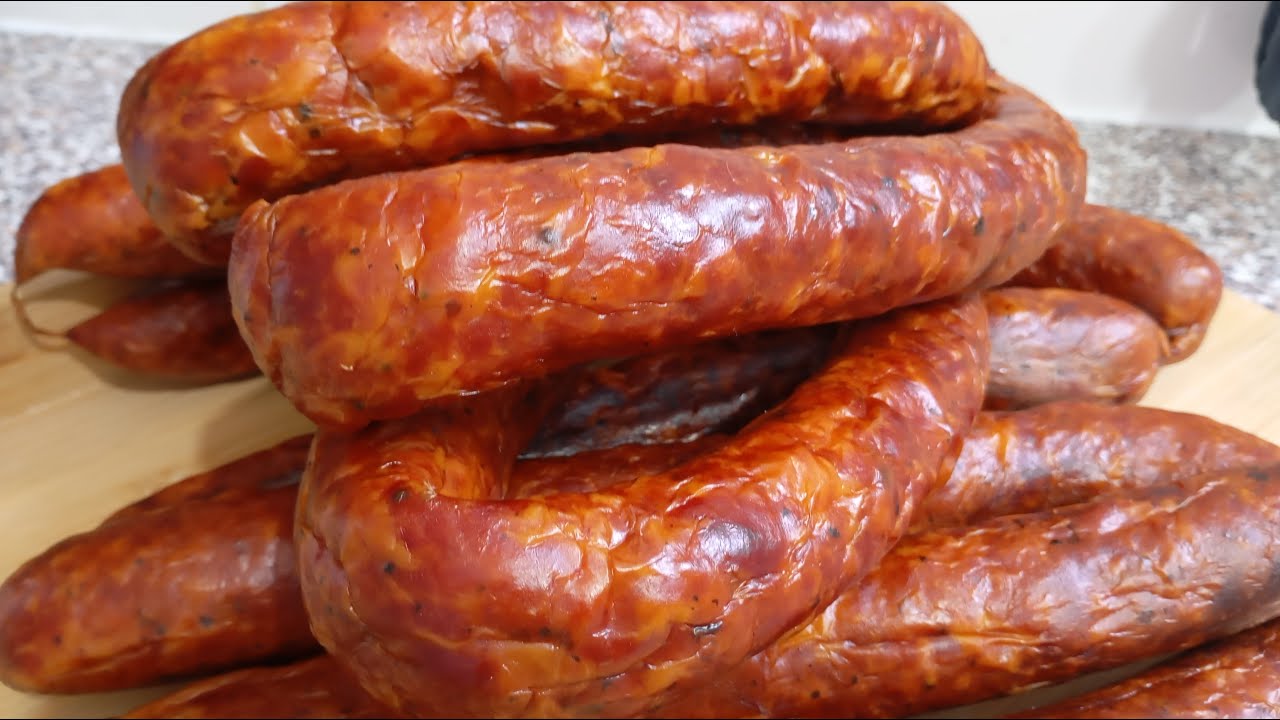 Kiełbasa Chojnowska Podpiekana, to Wędlina z Czasów Przedwojennych.