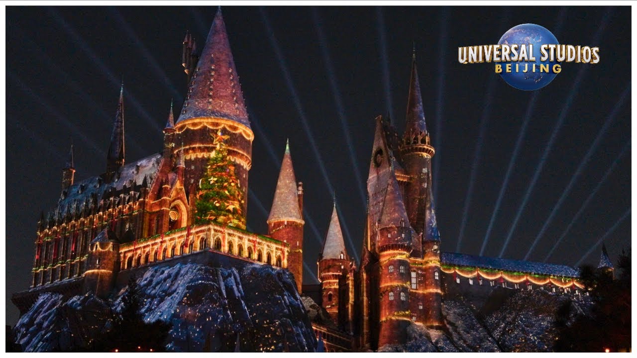 The Magic of Christmas at Hogwarts Castle at 🇨🇳 Universal Studios Beijing