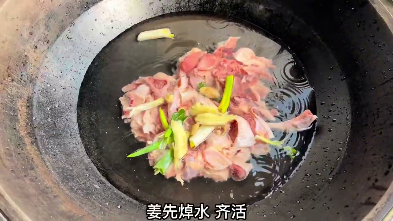 把大锅拉回来！开工可以给盖房师傅做饭吃！今天先开火做一顿漂亮 #我的乡村生活 #柴火灶