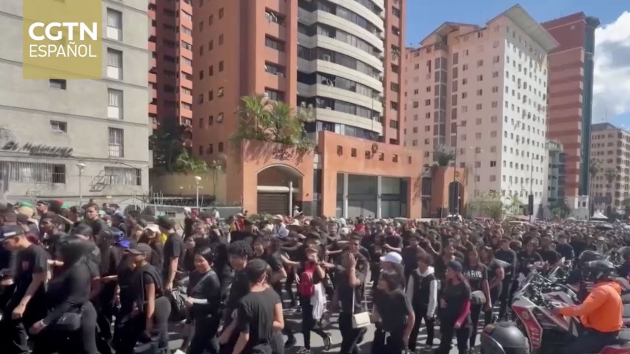 Jóvenes venezolanos marcharon en apoyo a Maduro y contra las agresiones de Estados Unidos