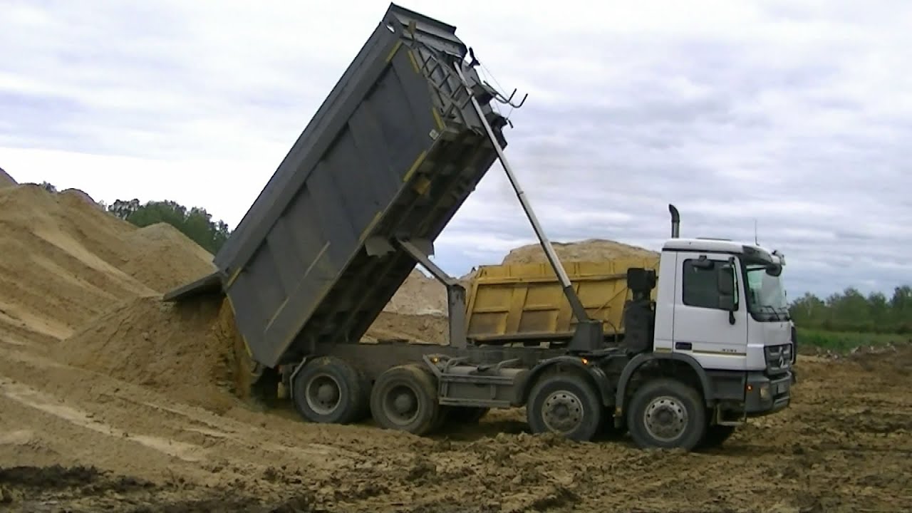 Mercedes-Benz Actros MPIII 8x4 Meiller kipper unloading part 1