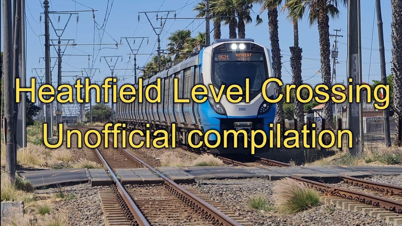 Prasa X'trapolis Mega Heathfield Level Crossing Compilation. 