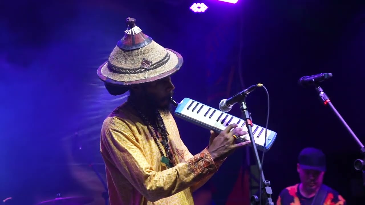 Voltei Mais Forte (Amani Kush) - Banda GrooVI