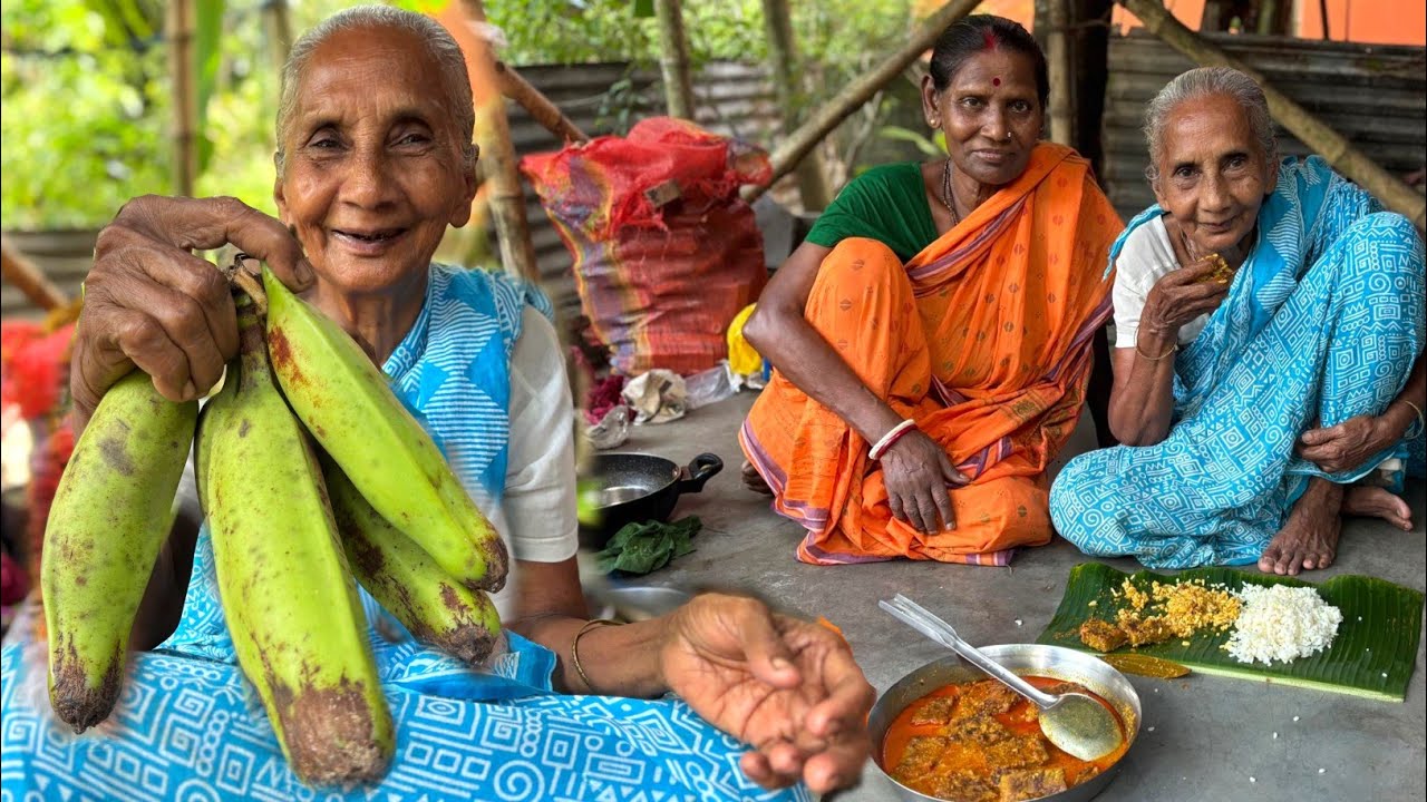 কাঁচা কলা ও মুগ ডাল দিয়ে ভিন্ন স্বাদের এই রান্না একবার খেলে জিভে স্বাদ লেগে থাকবে।।Niramish Recipe