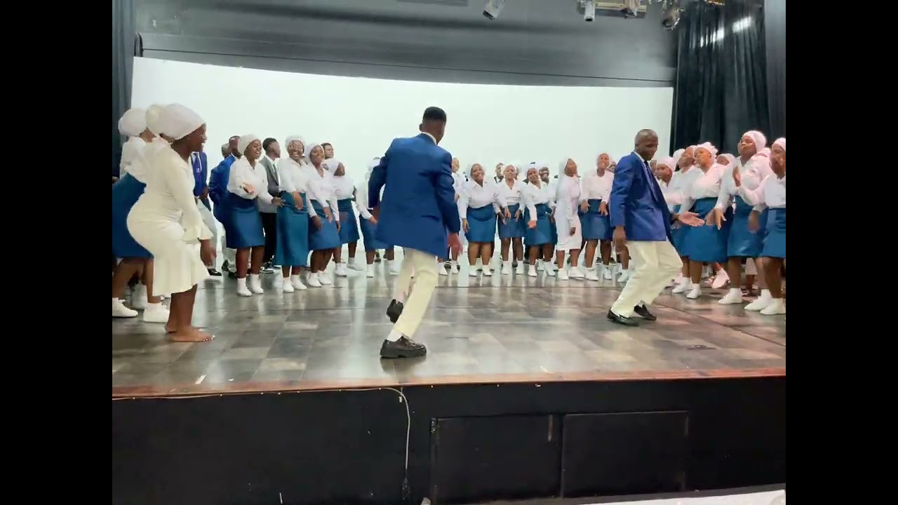 Bhekani ngingunkulunkulu wenu nina 💙🤍👏