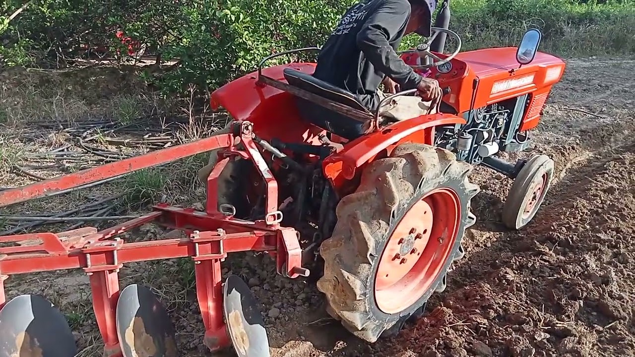 มาดูการไถผานบุกเบิก4ใบของkubota L2000บ้างครับ#รถไถเล็ก #kubotatractor #tractorkubota