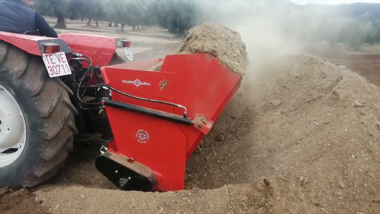 Esparcidor de Estiércol Suspendido Talleres García #agriculture #agricultura 