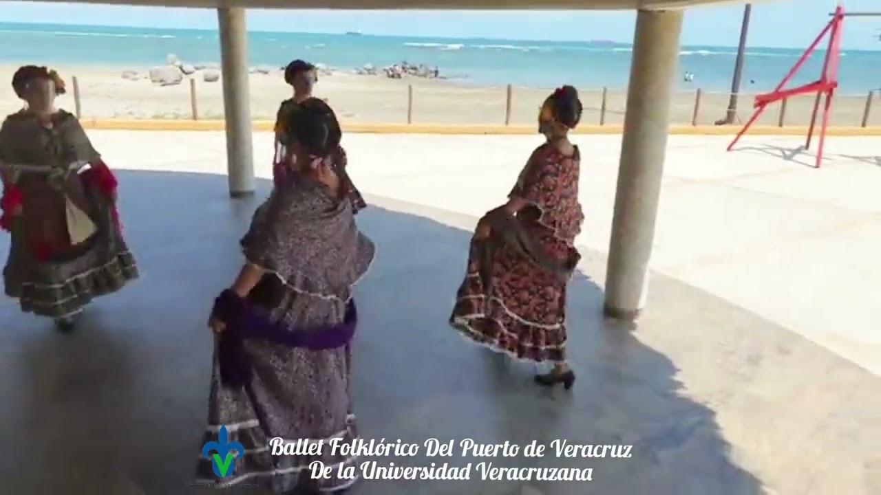 La guacamaya son de monton jarocho tradicional, ejecuta el Ballet Folklórico del Puerto de Veracruz