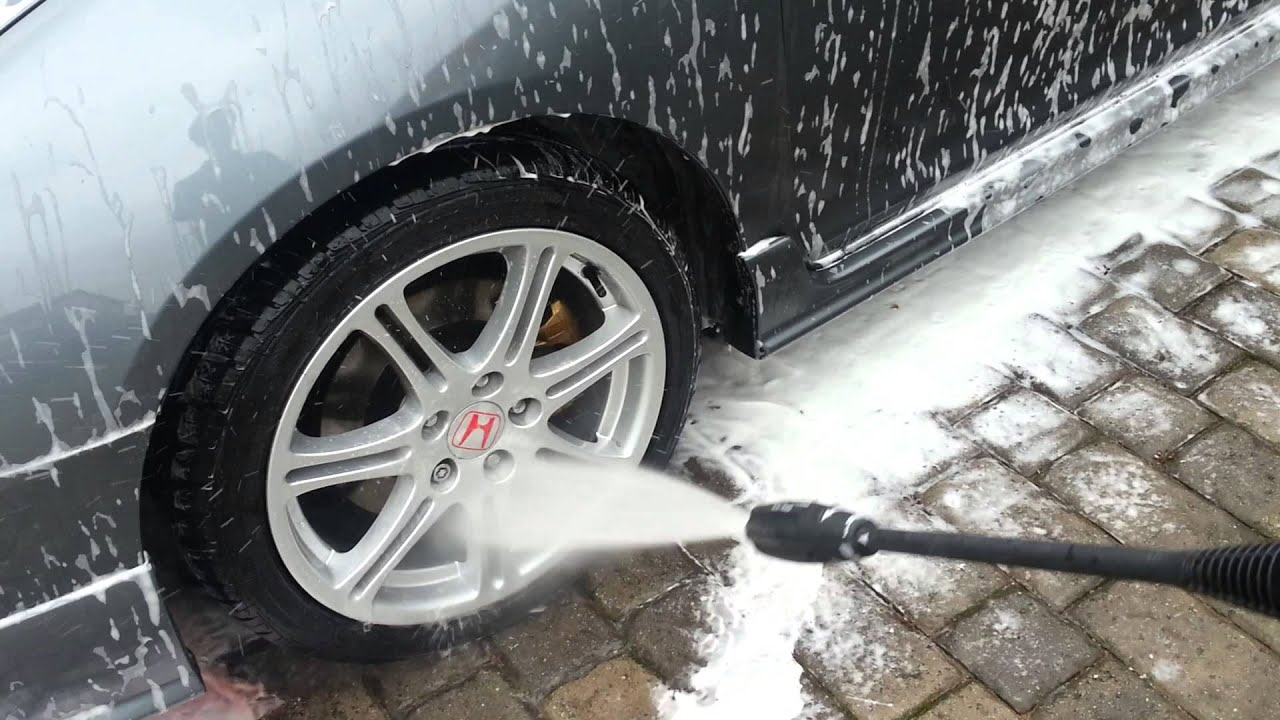 Valet PRO Bilberry Wheel Cleaner in action