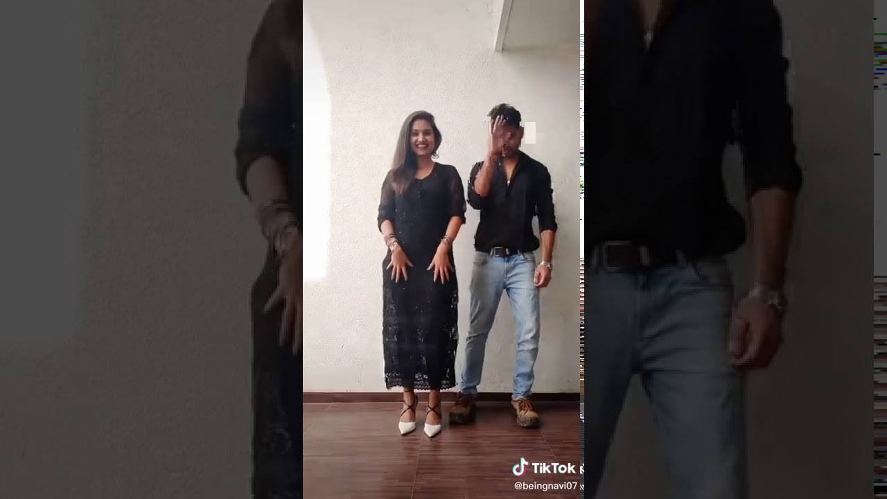 Jhakaas look 👀 couple pose photography by Vaishnavi naik