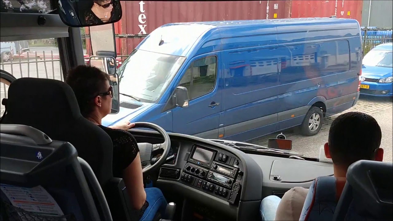 Eerste busrijles Annemarie :-)