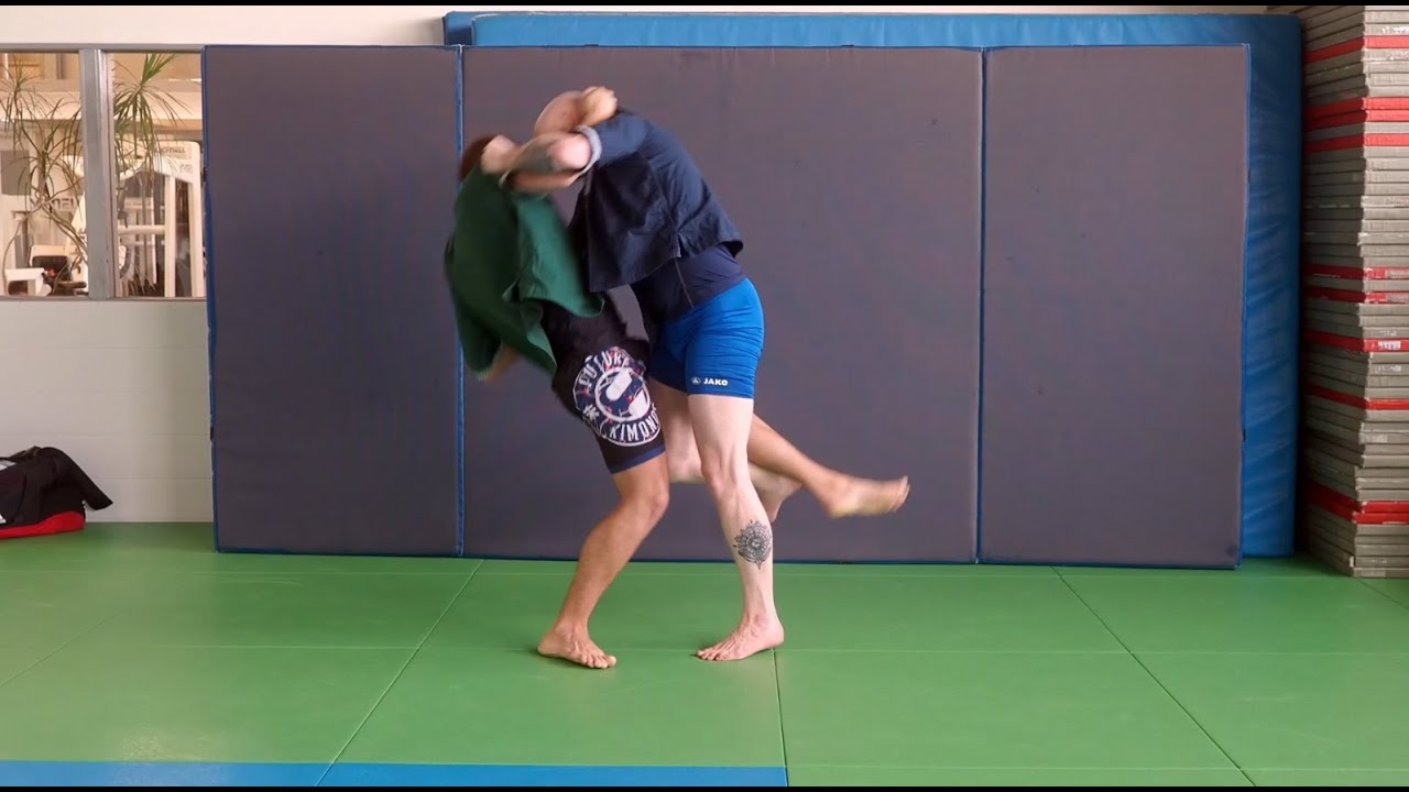 Techniques for Irish Collar and Elbow Wrestling: Cor S&aacute;la Istigh (Inside Hook / Inside Back Heel)