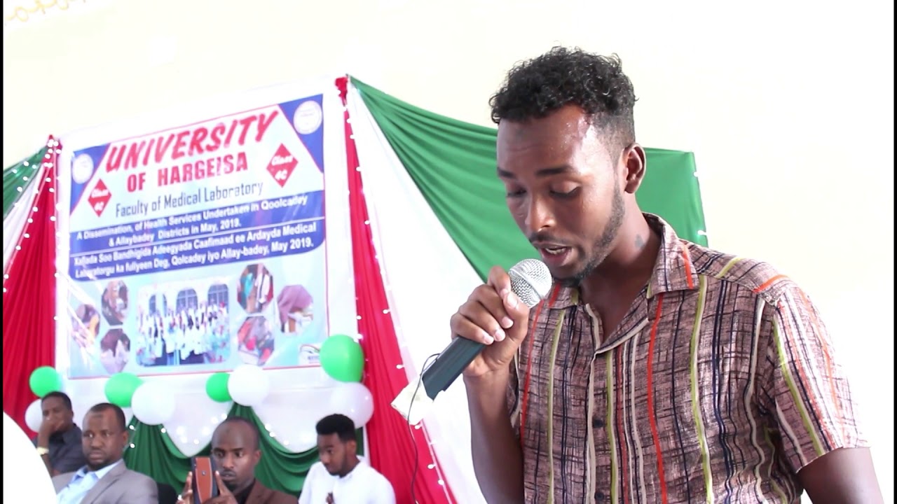 abwaan maanso qiiro leh ka tiriayay hooyo Curyaan ah oo Darbi jiiftu ka dhaleen labbo wiil