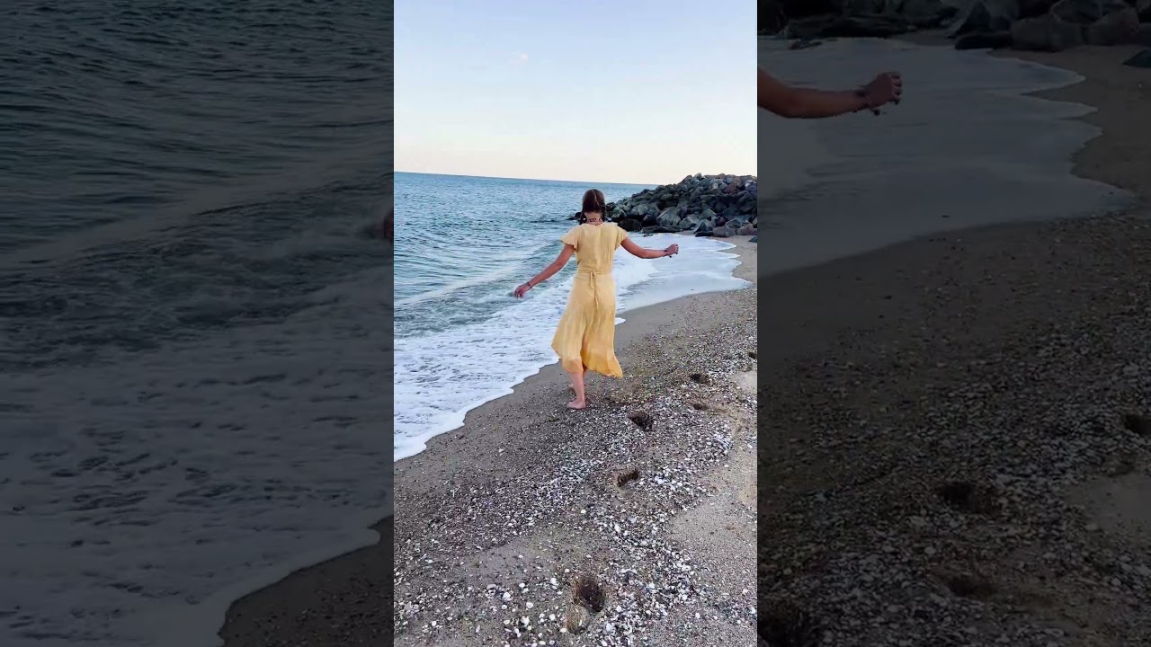 Dancing near the sea. #танці #dance #trunghoavudao #cotrang #muacotrang #aesthetic #sea