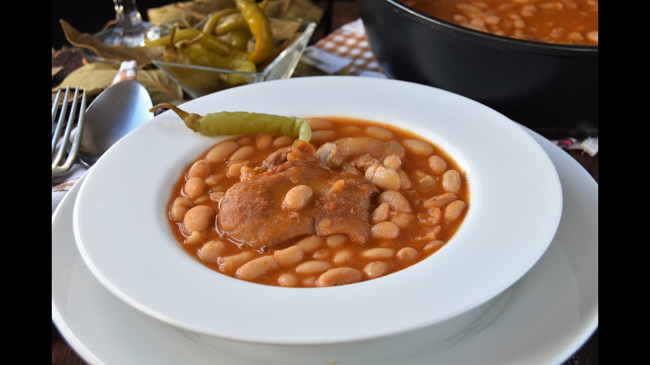 Alubias con manitas de cerdo