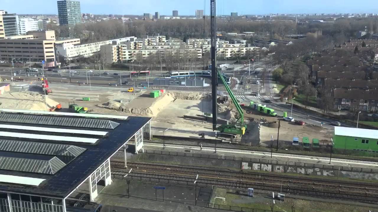 Erecting the piledriver, building the Amsteltower