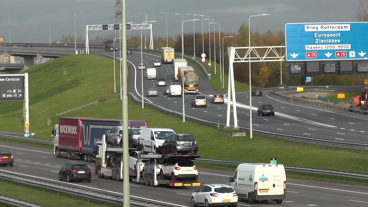 Voorbereidingen voor het plaatsen van geluidsschermen, A16, Ridderkerk, NL, 26 nov 2013