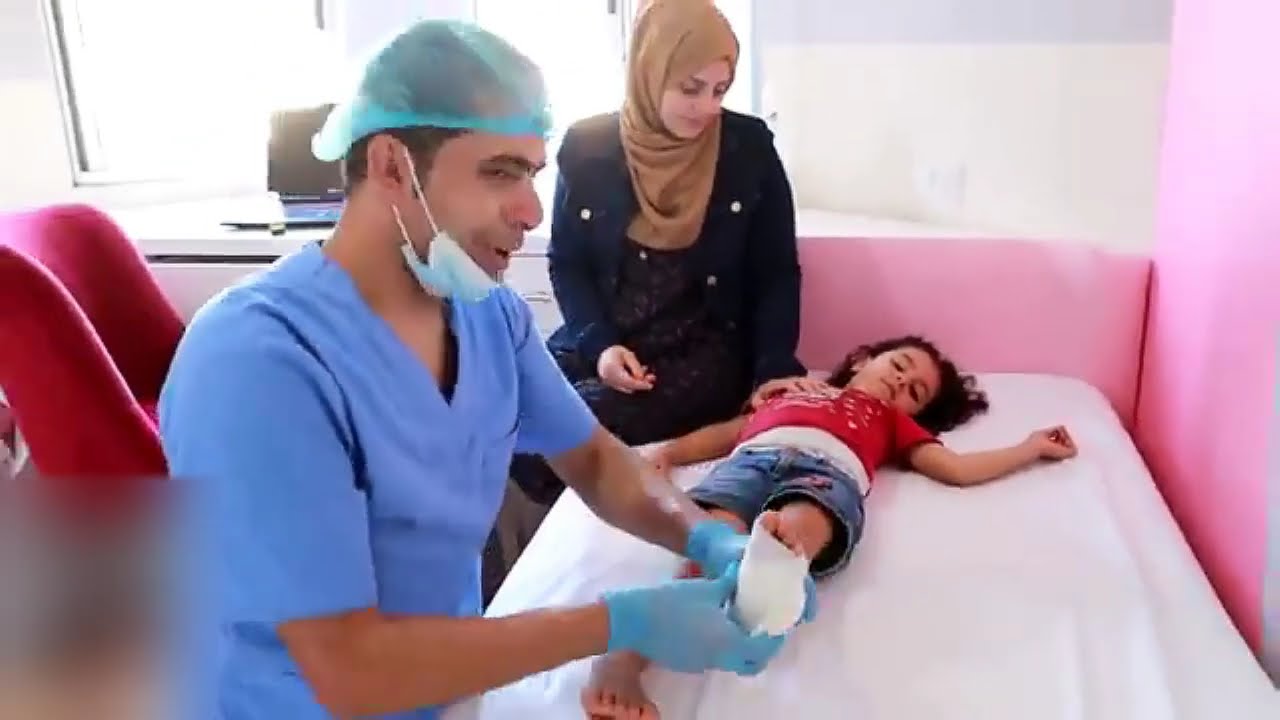 لما بنتك تمشي حافية وتدخل في رجلها قزازة وتخديها عند الدكتور