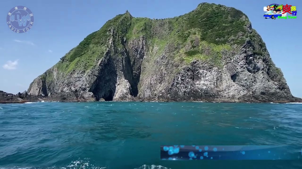 去基隆嶼一定要登島+繞島+登塔，體驗登塔步道1200階梯的殘酷考驗，還有海濱步道悠閒的浪漫，這就是「台灣龍珠」的魅力