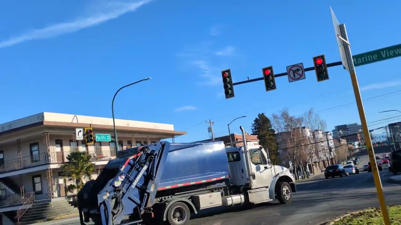 1 left turn FYA with a right turn yield on green signal and 2 right turn signals