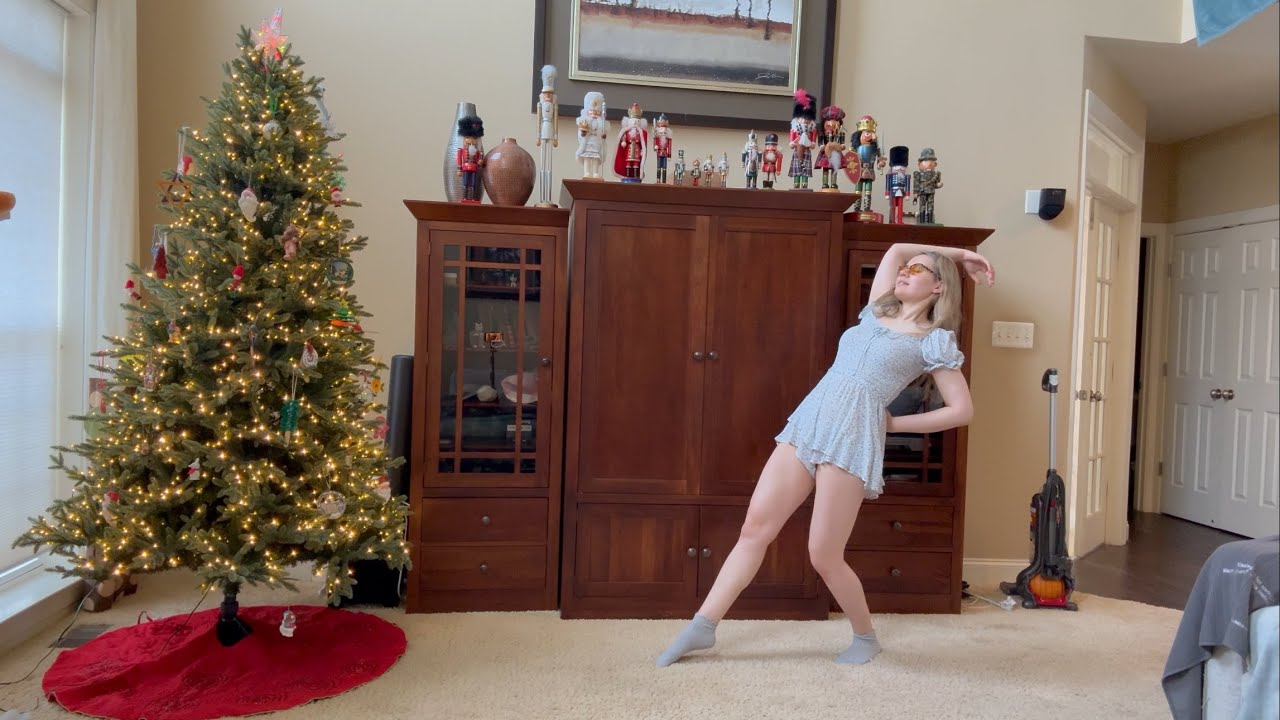 Meur’s sweet ballet dance in blue
