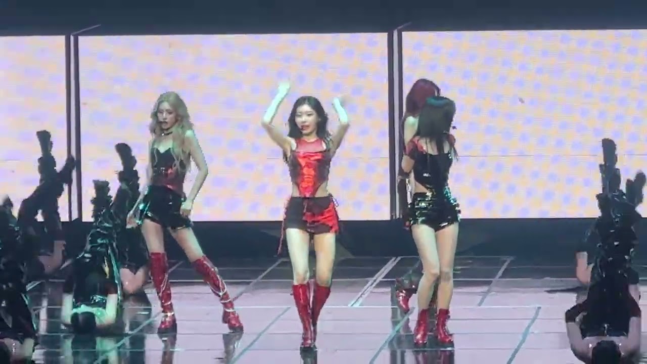 ITZY 있지 Born To Be Concert Dance #있지 #예지 #리아 #류진 #채령 #유나 #ITZY #YEJI #LIA #RYUJIN #CHAERYEONG #YUNA