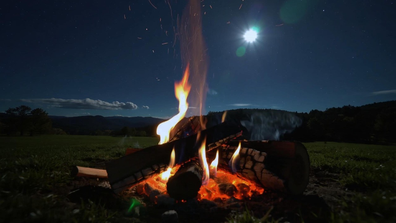 Cozy Fire Pit Under the Stars 🔥🌙 Night Campfire Sounds for Sleep & Relaxation (No Music)