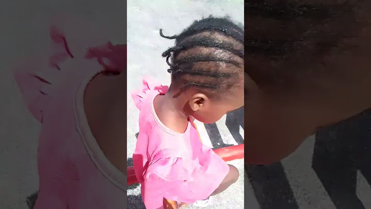Mum and daughter outing to the beach 