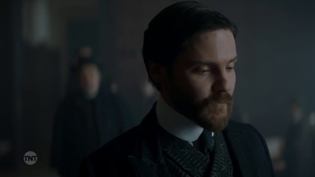 The Alienist - Daniel Bruhl speaks Hungarian