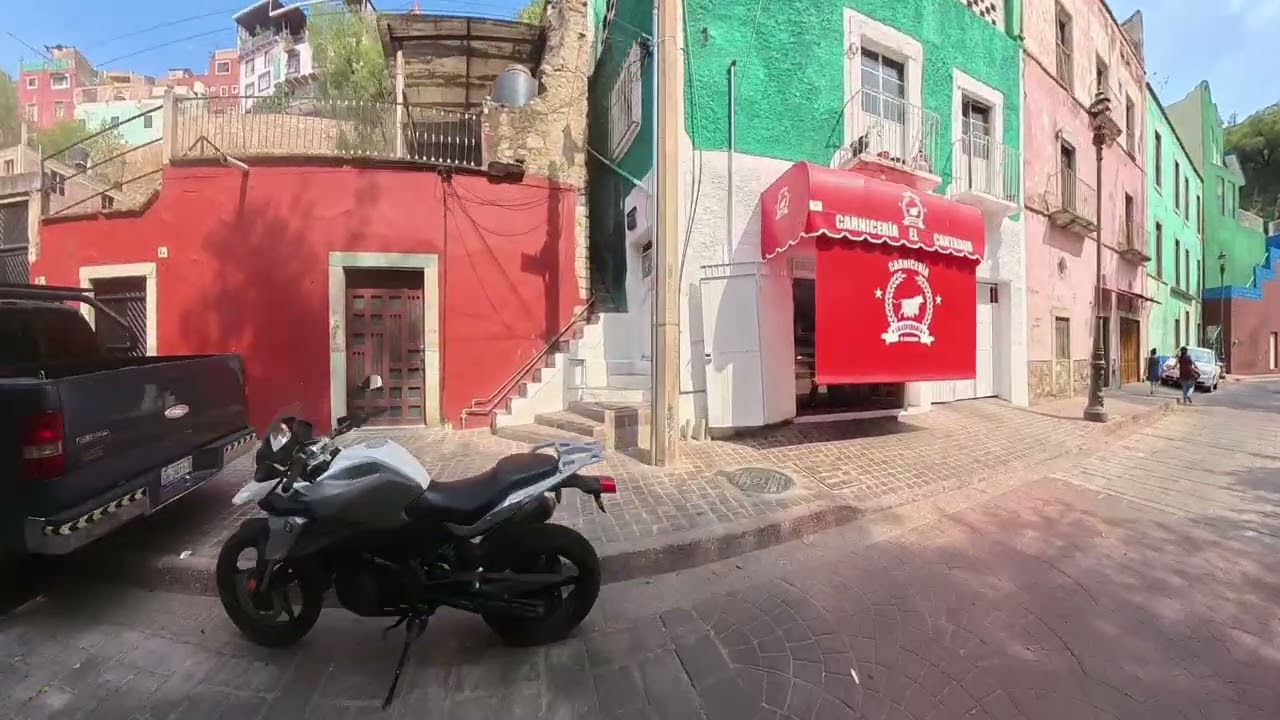 Guided Neighborhood Tour | El Cantador