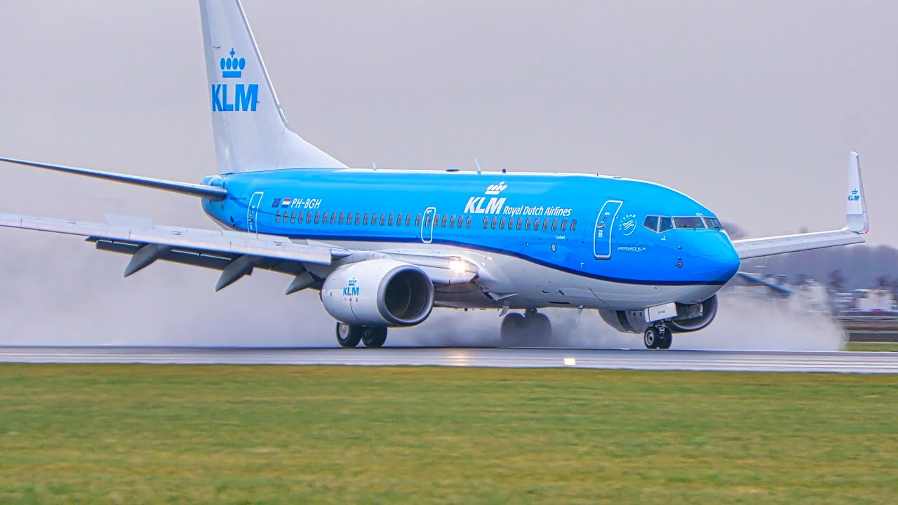 SUPERB REVERSE WITH ONE ENGINE KLM Boeing 737 at Amsterdam Airport